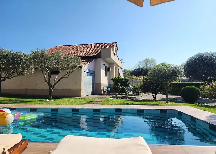 Kallmet Villa *